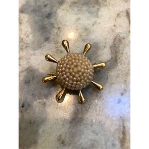 Vintage Pearl and Gold Brooch #vintage brooch